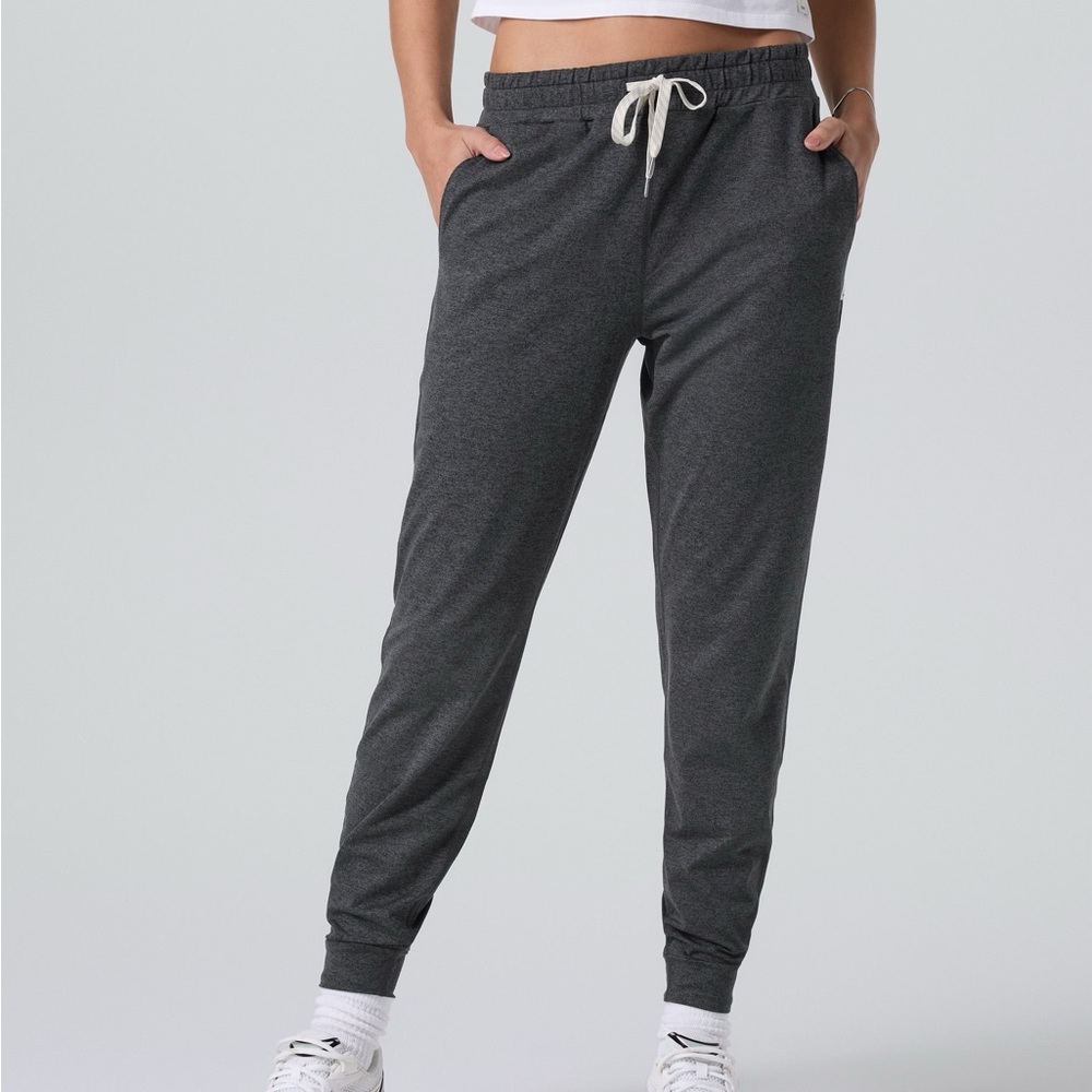 VUORI Dreamknit Performance Joggers Gray Charcoal Heather Ladies Small